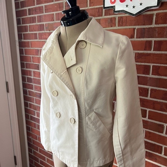 Gap size Small cream colored double breast 100% cotton long sleeve jacket. - Picture 2 of 9